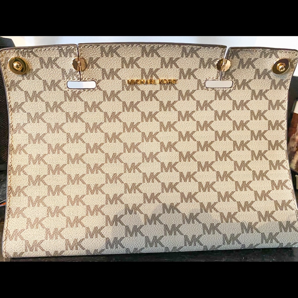 Michael Kors Selma Swap Cover